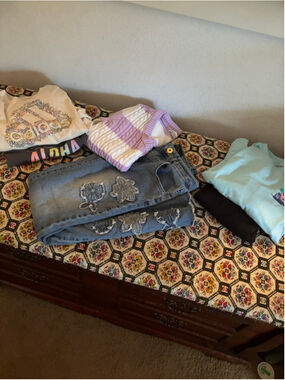 Bundle of 6 girls size ￼10/12 shirts and jeans -d140